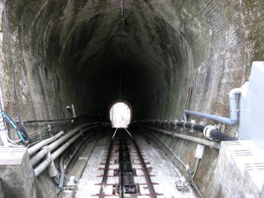 トンネル