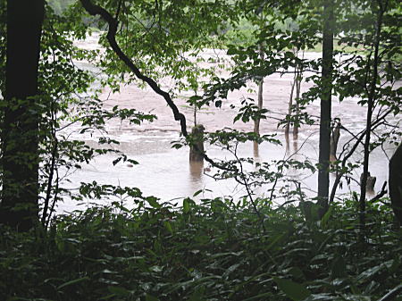 木の間の梓川