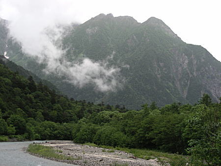 梓川から明神岳