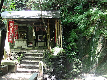 稲荷堂