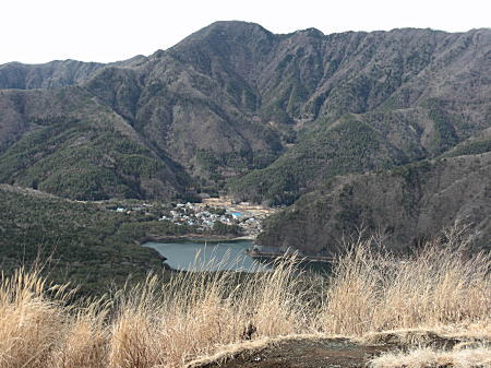 西湖と鬼ヶ岳?
