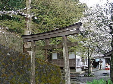 登山口の神社