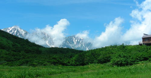 兎平から山々を望む