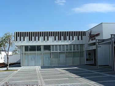 浜松SAの建物はピアノ