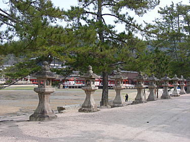 西の松原のは燈籠