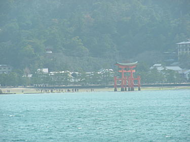 帰りの船から見た大鳥居