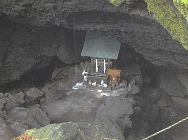 龍宮洞穴お社