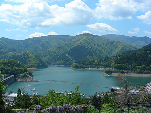 奥多摩湖を一望