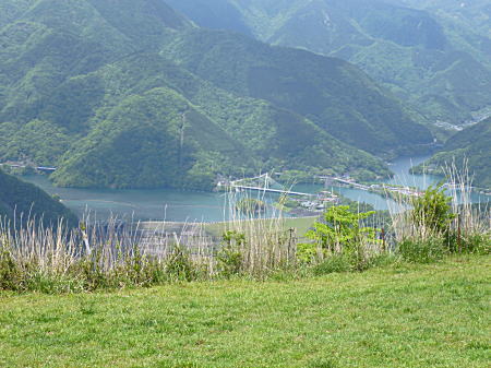 北方面は丹沢湖です