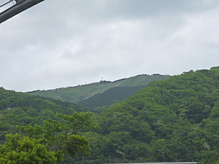 登ってきた大野山付近。