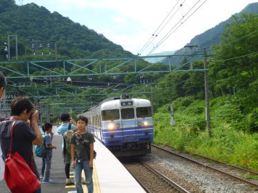 上り線の電車が来ました