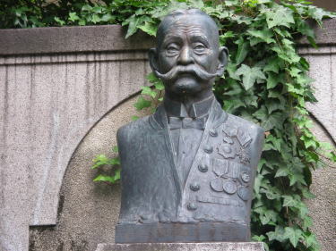 大井玄洞像