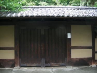 関口芭蕉庵正門