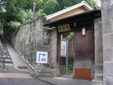 芭蕉庵入口
