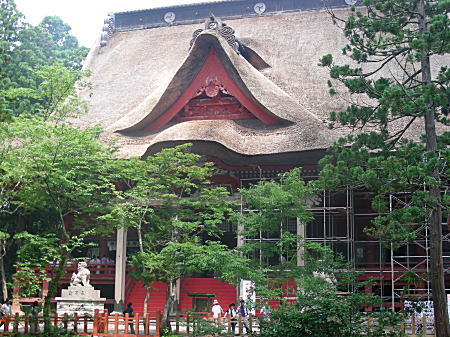 三社合祭殿。