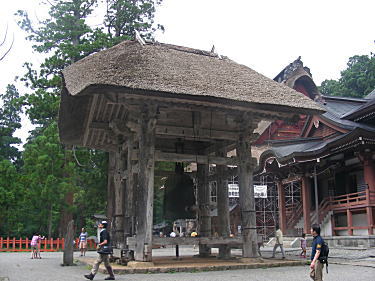 鐘楼と建治の大鐘