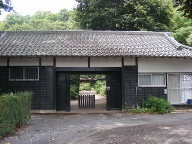 立派な長屋門