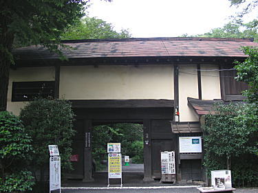 武蔵国分寺跡資料館の長屋門