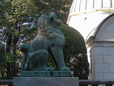 獅子(左)