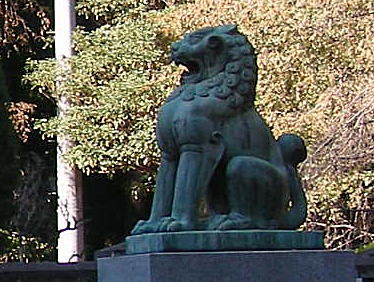 獅子(右)
