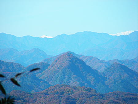 雪をかぶった山