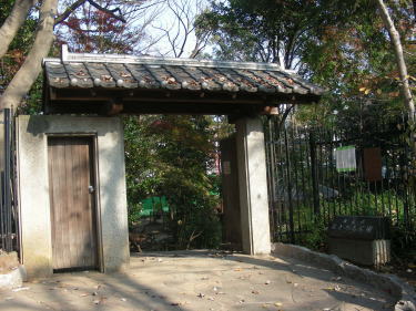 公園入り口東門