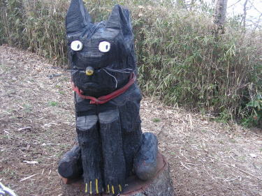 木彫りの黒猫