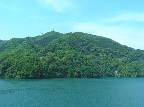 登ってきた草戸山方向