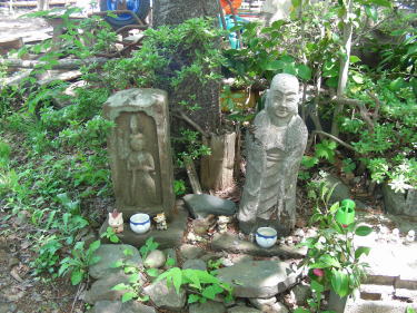 茶店横にお地蔵さん