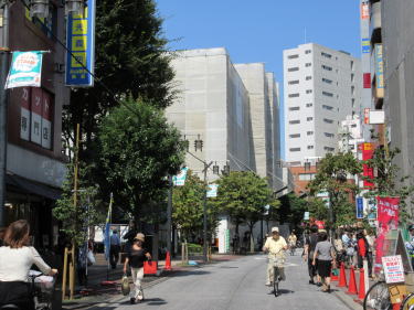 駅前の商店街、えるもーる烏山。