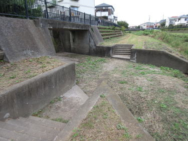 増水した時の調整池へ流すようになっています。2