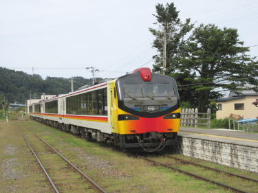 「リゾートしらかみ くまげら」号1