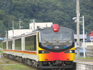 「リゾートしらかみ くまげら」号2
