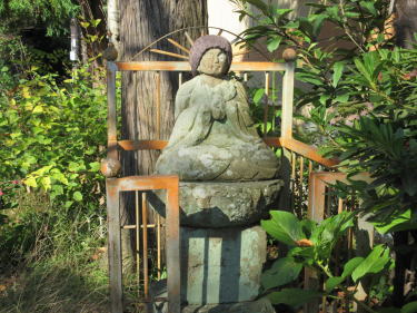 広小路の像右側