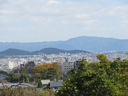 奥が大文字山？その手前は双ヶ丘？