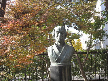 牧野富太郎像