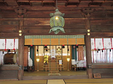 神楽殿内部
