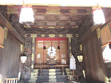 幣拝殿内部
