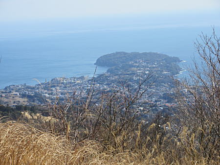真鶴半島が真下です。
