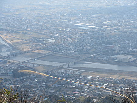 眼下に酒匂川を望めます